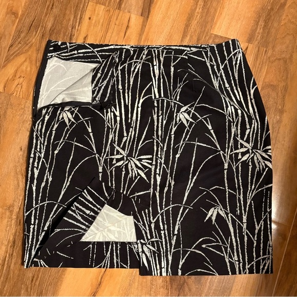 Talbots Black and White Slit Pencil Skirt Women's Size 10P - Picture 3 of 5